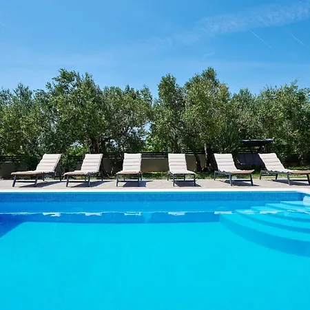 Lilly Villa Kastel Novi