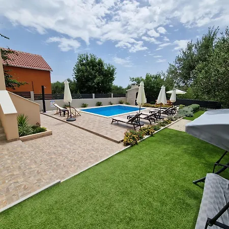 Lilly Villa Kaštel Novi