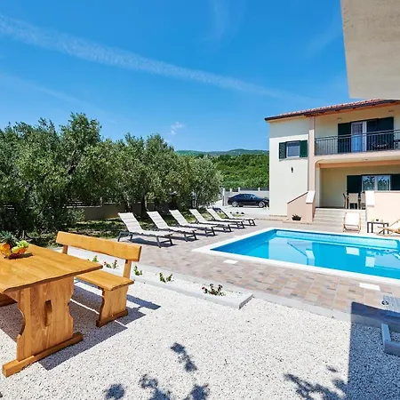 Lilly * Kaštel Novi