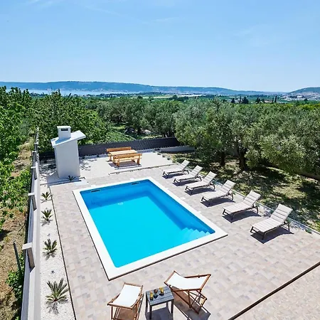 Lilly Villa *