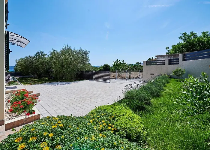 Lilly Kaštel Novi
